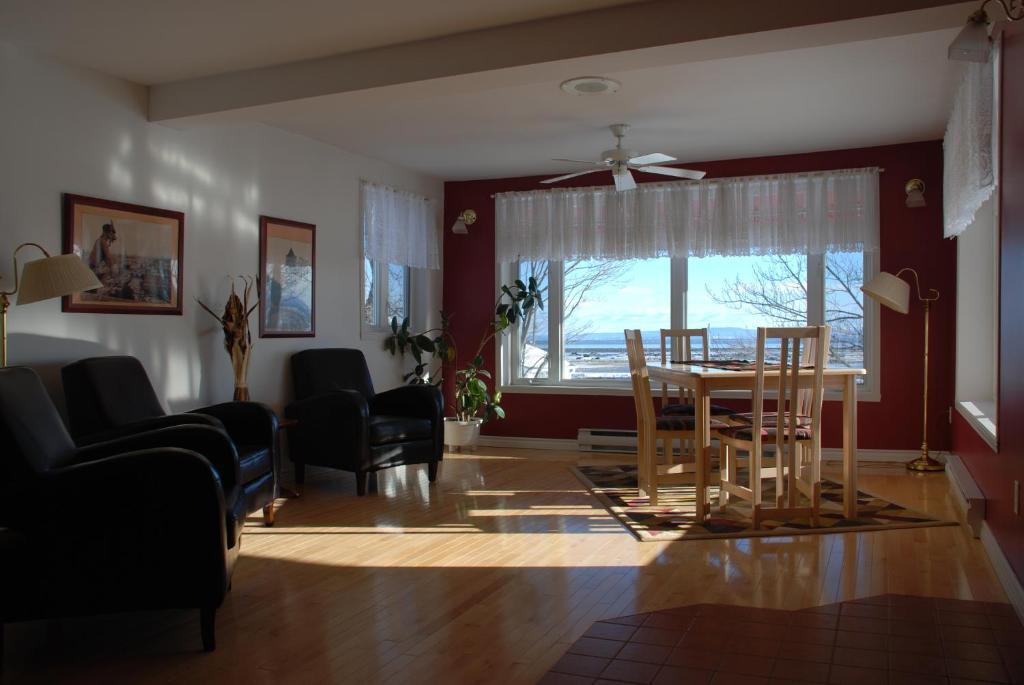 Auberge La Courtepointe Петит-Ривиер-Сен-Франсоа Екстериор снимка
