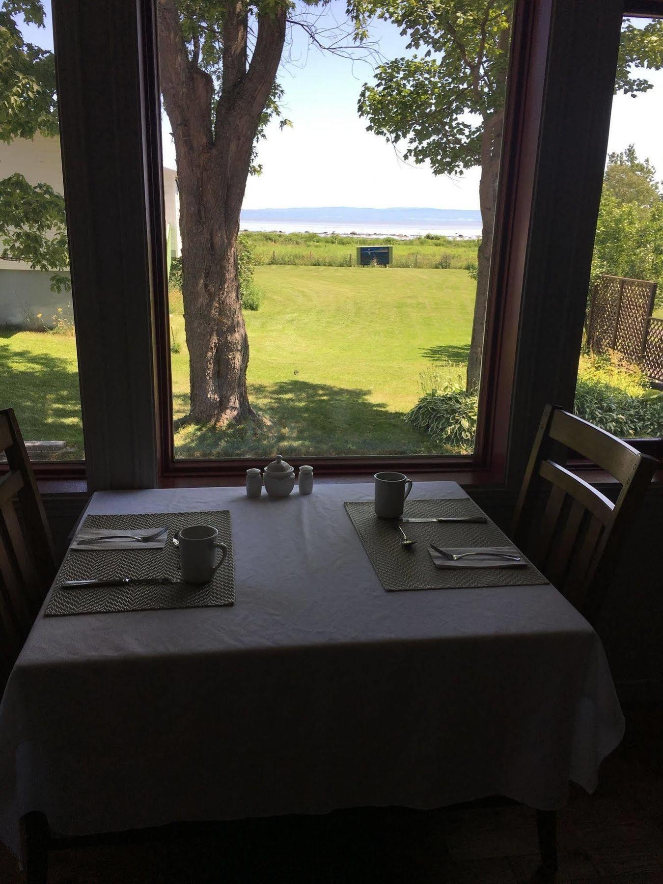 Auberge La Courtepointe Петит-Ривиер-Сен-Франсоа Екстериор снимка