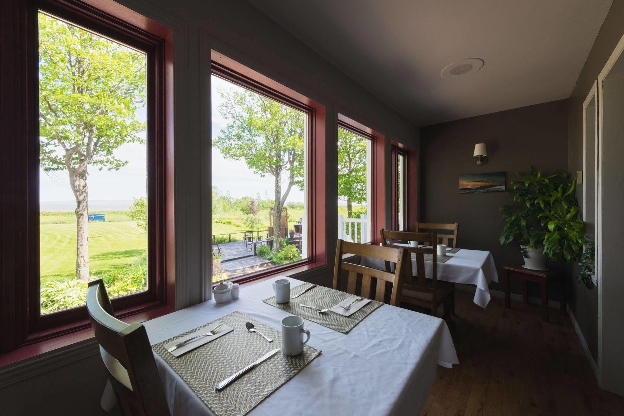 Auberge La Courtepointe Петит-Ривиер-Сен-Франсоа Екстериор снимка