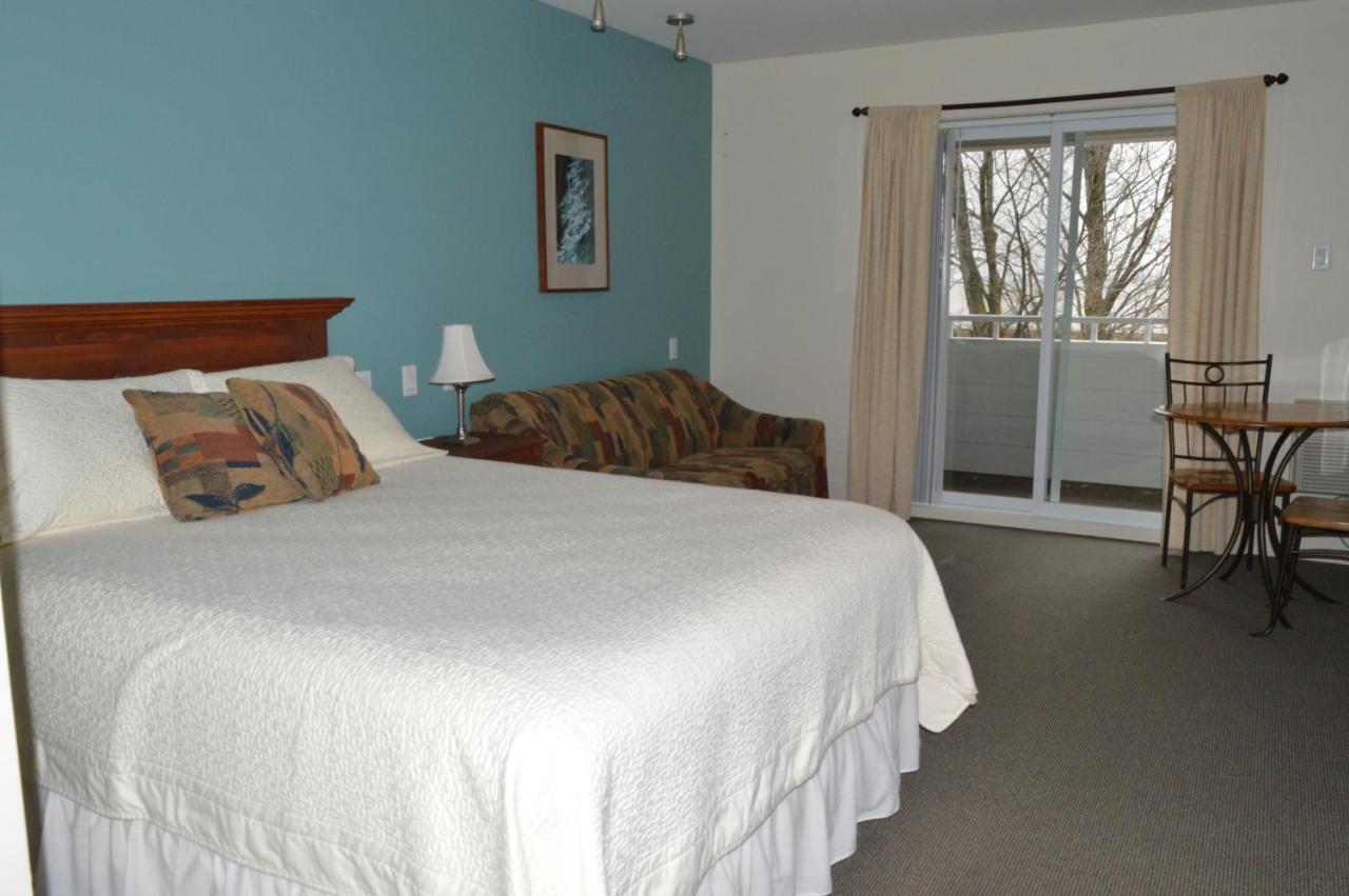 Auberge La Courtepointe Петит-Ривиер-Сен-Франсоа Екстериор снимка